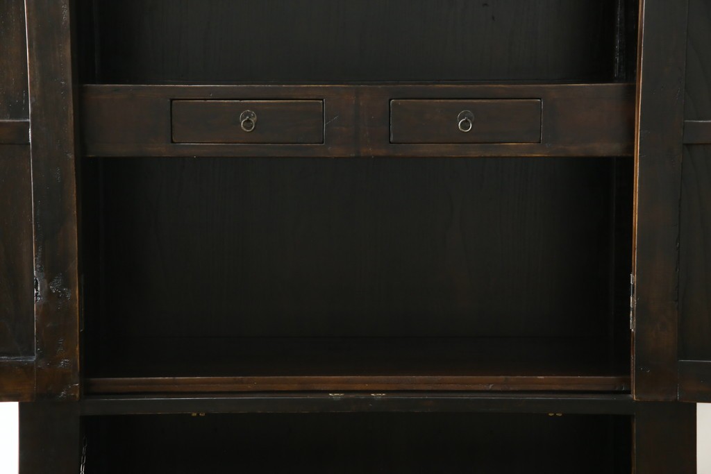 ビンテージ家具　アジアンテイスト　真鍮金具がアクセンのアンティーク調キャビネット　(R-084476)