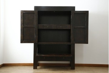 ビンテージ家具　アジアンテイスト　真鍮金具がアクセンのアンティーク調キャビネット　(R-084476)