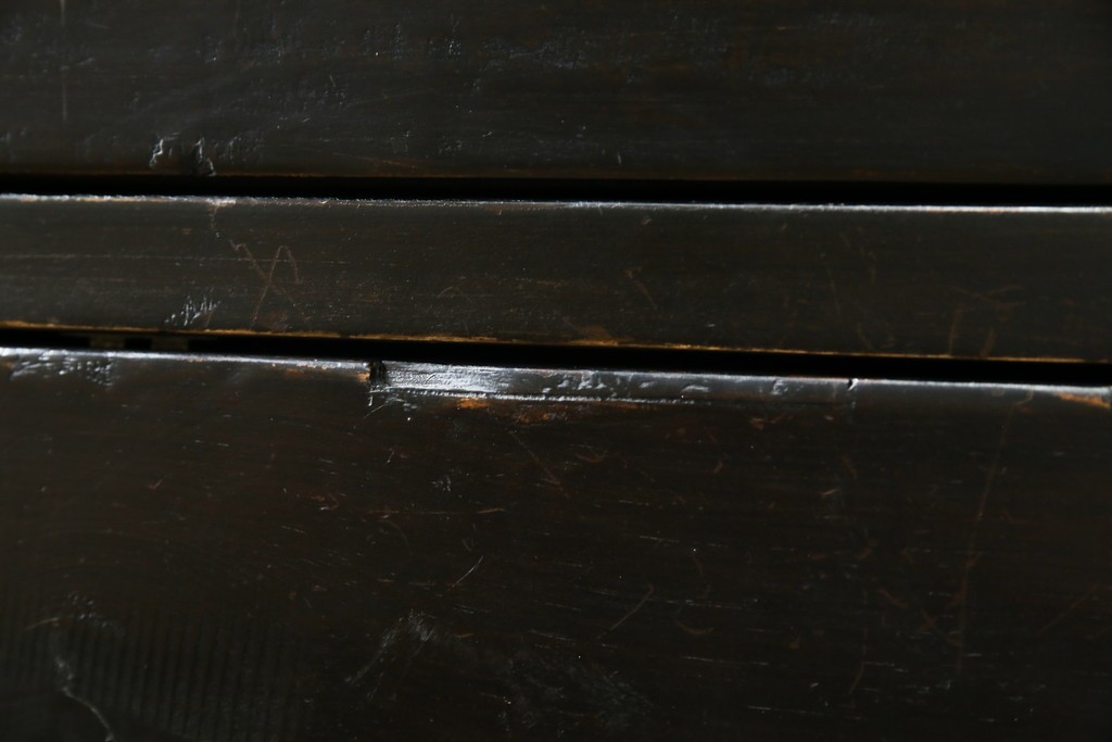 ビンテージ家具　アジアンテイスト　真鍮金具がアクセンのアンティーク調キャビネット　(R-084476)