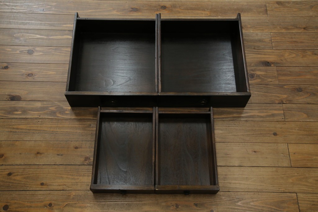 ビンテージ家具　アジアンテイスト　真鍮金具がアクセンのアンティーク調キャビネット　(R-084476)