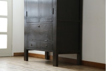 ビンテージ家具　アジアンテイスト　真鍮金具がアクセンのアンティーク調キャビネット　(R-084476)