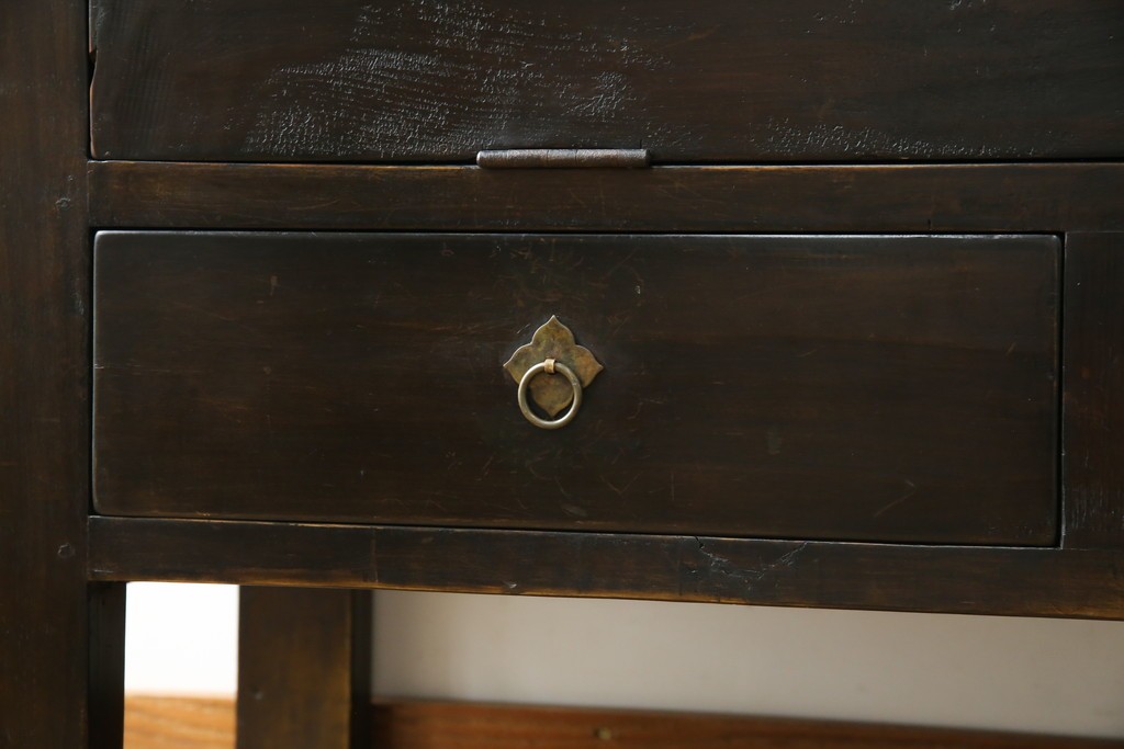 ビンテージ家具　アジアンテイスト　真鍮金具がアクセンのアンティーク調キャビネット　(R-084476)