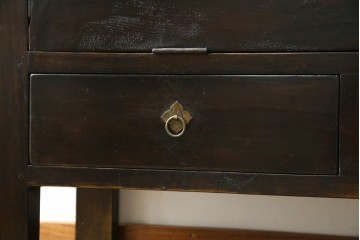 ビンテージ家具　アジアンテイスト　真鍮金具がアクセンのアンティーク調キャビネット　(R-084476)