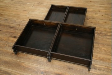 ビンテージ家具　アジアンテイスト　真鍮金具がアクセンのアンティーク調キャビネット　(R-084476)