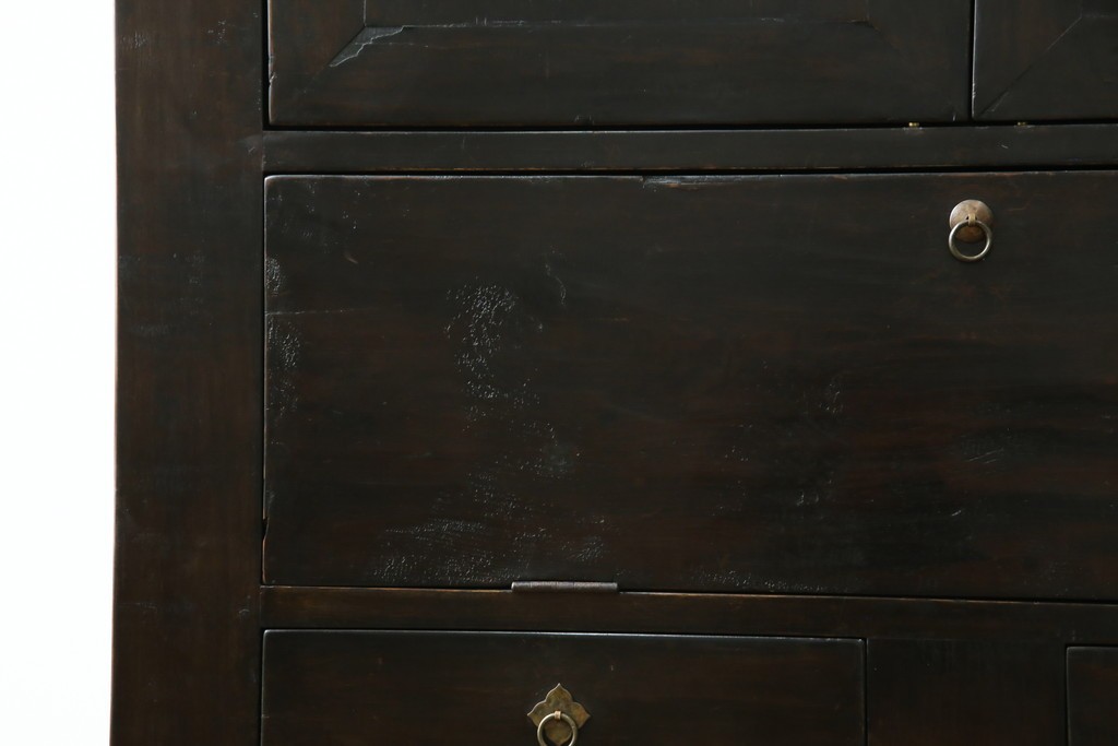 ビンテージ家具　アジアンテイスト　真鍮金具がアクセンのアンティーク調キャビネット　(R-084476)