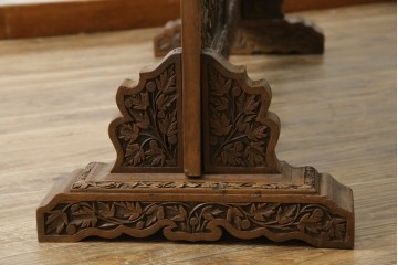 アジアンヴィンテージ　オリエンタルクラシックデザイン　ペイズリー柄や植物文様の緻密な彫刻が目を惹く衝立て　(R-084477)