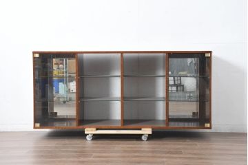 中古　美品　松創(MATSUSO・マツソウ)　特注　バーズアイメイプル　両面使いできる便利なサイドボード(収納棚、戸棚、食器棚、カップボード、ミラーバック、飾り棚、サイドキャビネット、ディスプレイケース、コレクションケース、オープンラック)(定価約100万円)(R-084480)