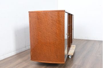 中古　美品　松創(MATSUSO・マツソウ)　特注　バーズアイメイプル　両面使いできる便利なサイドボード(収納棚、戸棚、食器棚、カップボード、ミラーバック、飾り棚、サイドキャビネット、ディスプレイケース、コレクションケース、オープンラック)(定価約100万円)(R-084480)