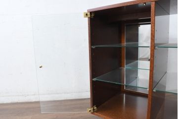 中古　美品　松創(MATSUSO・マツソウ)　特注　バーズアイメイプル　両面使いできる便利なサイドボード(収納棚、戸棚、食器棚、カップボード、ミラーバック、飾り棚、サイドキャビネット、ディスプレイケース、コレクションケース、オープンラック)(定価約100万円)(R-084480)