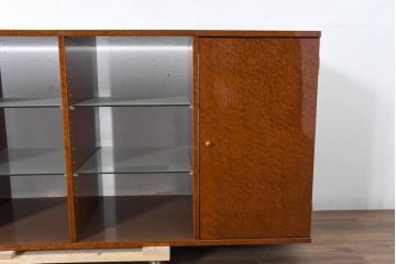 中古　美品　松創(MATSUSO・マツソウ)　特注　バーズアイメイプル　両面使いできる便利なサイドボード(収納棚、戸棚、食器棚、カップボード、ミラーバック、飾り棚、サイドキャビネット、ディスプレイケース、コレクションケース、オープンラック)(定価約100万円)(R-084480)