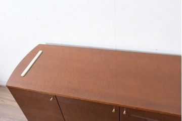 中古　美品　松創(MATSUSO・マツソウ)　特注　バーズアイメイプル　両面使いできる便利なサイドボード(収納棚、戸棚、食器棚、カップボード、サイドキャビネット)(定価約200万円)(R-084481)