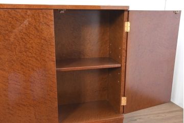 中古　美品　松創(MATSUSO・マツソウ)　特注　バーズアイメイプル　両面使いできる便利なサイドボード(収納棚、戸棚、食器棚、カップボード、サイドキャビネット)(定価約200万円)(R-084481)