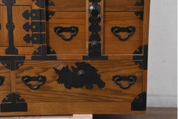 中古　美品　堂々とした佇まいが魅力のアンティーク調時代箪笥(収納箪笥、衣装箪笥、整理箪笥、和箪笥、引き出し)(R-084483)
