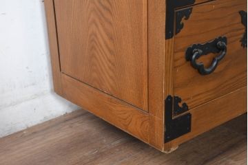 中古　美品　堂々とした佇まいが魅力のアンティーク調時代箪笥(収納箪笥、衣装箪笥、整理箪笥、和箪笥、引き出し)(R-084483)