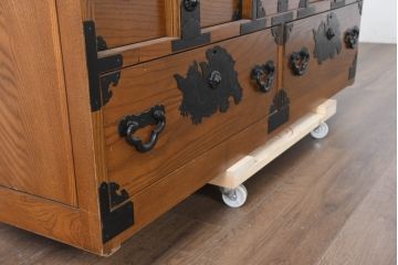 中古　美品　堂々とした佇まいが魅力のアンティーク調時代箪笥(収納箪笥、衣装箪笥、整理箪笥、和箪笥、引き出し)(R-084483)