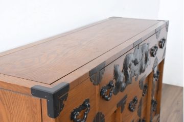 中古　美品　堂々とした佇まいが魅力のアンティーク調時代箪笥(収納箪笥、衣装箪笥、整理箪笥、和箪笥、引き出し)(R-084483)