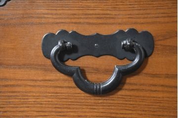 中古　美品　堂々とした佇まいが魅力のアンティーク調時代箪笥(収納箪笥、衣装箪笥、整理箪笥、和箪笥、引き出し)(R-084483)