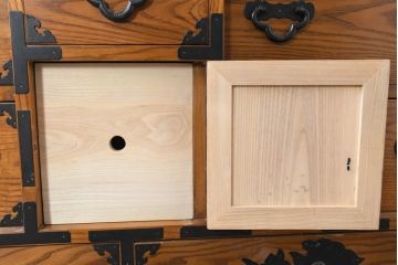 中古　美品　堂々とした佇まいが魅力のアンティーク調時代箪笥(収納箪笥、衣装箪笥、整理箪笥、和箪笥、引き出し)(R-084483)
