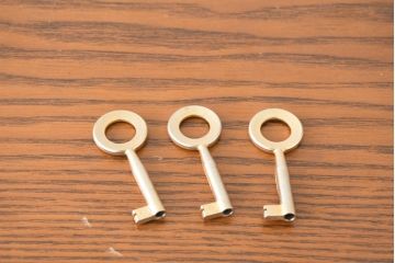 中古　美品　堂々とした佇まいが魅力のアンティーク調時代箪笥(収納箪笥、衣装箪笥、整理箪笥、和箪笥、引き出し)(R-084483)