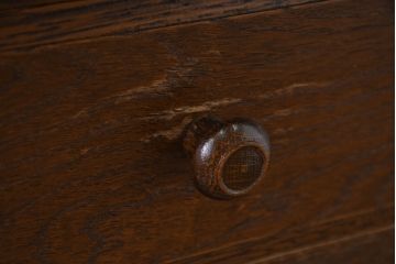 中古　三越家具(現カントリーハウス)　Brugge(ブルージュ)　クラシカルな空間づくりにぴったりなステンドグラス入りサイドボード(収納棚、飾り棚、戸棚、サイドキャビネット、食器棚)(R-084484)