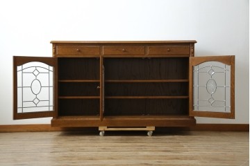 中古　三越家具(現カントリーハウス)　Brugge(ブルージュ)　クラシカルな空間づくりにぴったりなステンドグラス入りサイドボード　(R-084484)