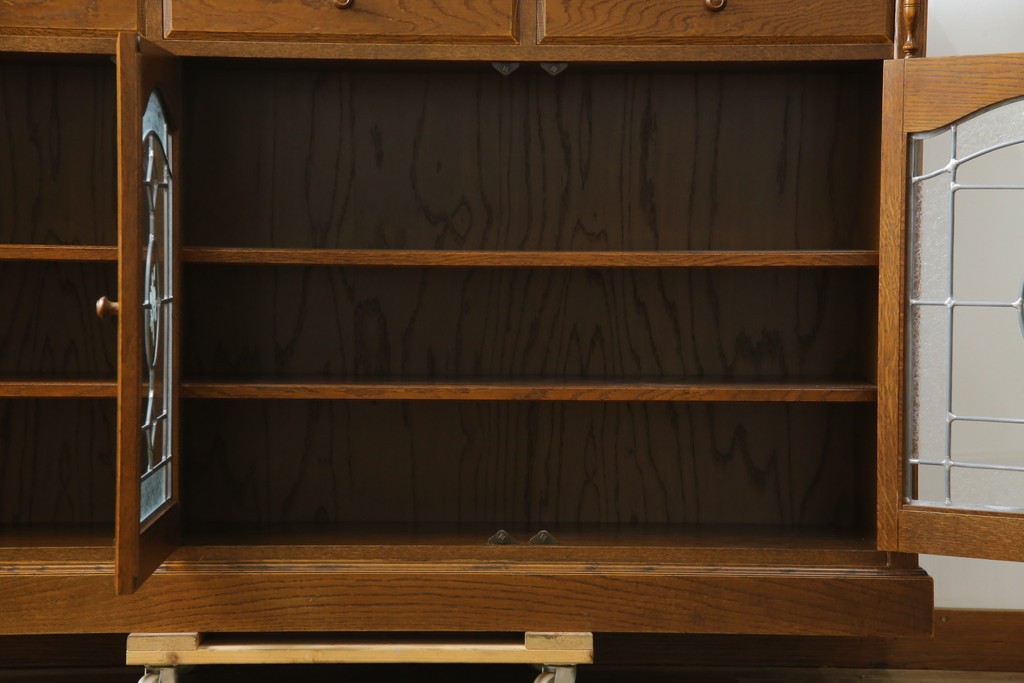 中古　三越家具(現カントリーハウス)　Brugge(ブルージュ)　クラシカルな空間づくりにぴったりなステンドグラス入りサイドボード　(R-084484)