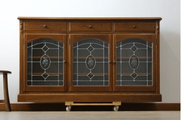 中古　三越家具(現カントリーハウス)　Brugge(ブルージュ)　クラシカルな空間づくりにぴったりなステンドグラス入りサイドボード　(R-084484)