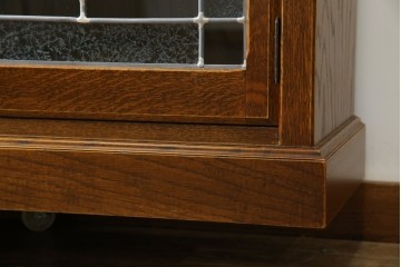 中古　三越家具(現カントリーハウス)　Brugge(ブルージュ)　クラシカルな空間づくりにぴったりなステンドグラス入りサイドボード　(R-084484)