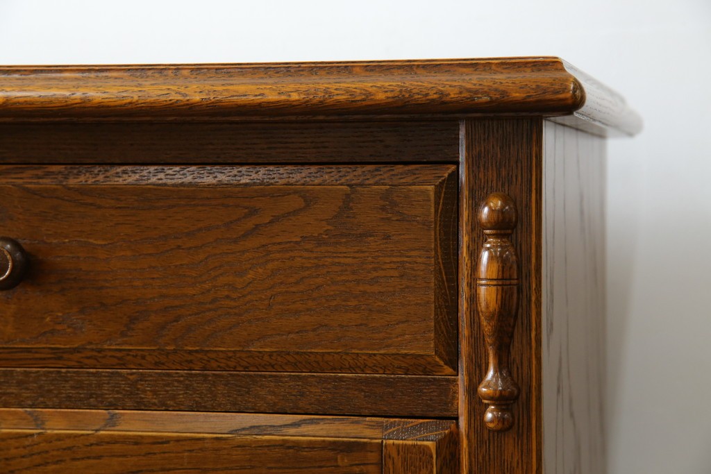 中古　三越家具(現カントリーハウス)　Brugge(ブルージュ)　クラシカルな空間づくりにぴったりなステンドグラス入りサイドボード　(R-084484)