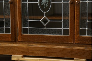 中古　三越家具(現カントリーハウス)　Brugge(ブルージュ)　クラシカルな空間づくりにぴったりなステンドグラス入りサイドボード　(R-084484)