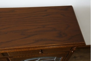 中古　三越家具(現カントリーハウス)　Brugge(ブルージュ)　クラシカルな空間づくりにぴったりなステンドグラス入りサイドボード　(R-084484)