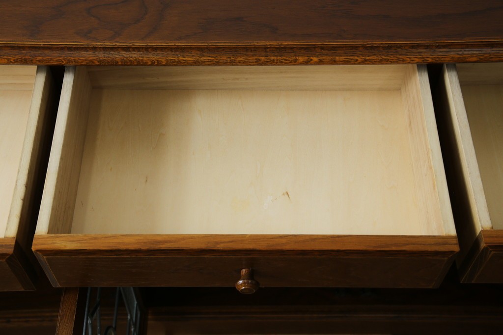 中古　三越家具(現カントリーハウス)　Brugge(ブルージュ)　クラシカルな空間づくりにぴったりなステンドグラス入りサイドボード　(R-084484)