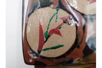 人間国宝　濱田庄司(浜田庄司)　益子焼　柿釉　丸紋　赤絵　高さ 約23cm　空間に格調高い趣を添える扁壷(花瓶、花生、花入、花器、フラワーベース、扁壺、壷、共箱付)(R-084485)