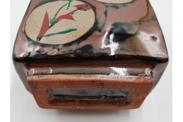 人間国宝　濱田庄司(浜田庄司)　益子焼　柿釉　丸紋　赤絵　高さ 約23cm　空間に格調高い趣を添える扁壷(花瓶、花生、花入、花器、フラワーベース、扁壺、壷、共箱付)(R-084485)