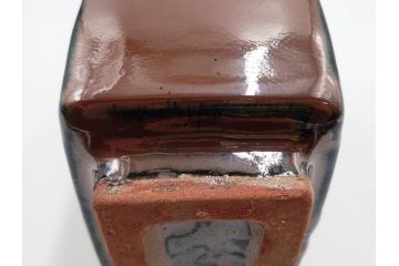 人間国宝　濱田庄司(浜田庄司)　益子焼　柿釉　丸紋　赤絵　高さ 約23cm　空間に格調高い趣を添える扁壷(花瓶、花生、花入、花器、フラワーベース、扁壺、壷、共箱付)(R-084485)