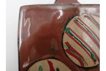 人間国宝　濱田庄司(浜田庄司)　益子焼　柿釉　丸紋　赤絵　高さ 約23cm　空間に格調高い趣を添える扁壷(花瓶、花生、花入、花器、フラワーベース、扁壺、壷、共箱付)(R-084485)