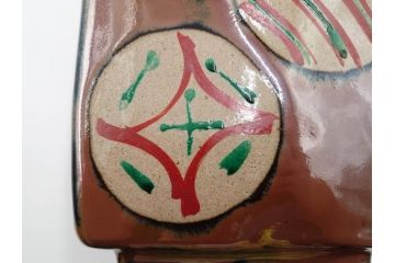 人間国宝　濱田庄司(浜田庄司)　益子焼　柿釉　丸紋　赤絵　高さ 約23cm　空間に格調高い趣を添える扁壷(花瓶、花生、花入、花器、フラワーベース、扁壺、壷、共箱付)(R-084485)