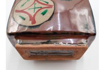 人間国宝　濱田庄司(浜田庄司)　益子焼　柿釉　丸紋　赤絵　高さ 約23cm　空間に格調高い趣を添える扁壷(花瓶、花生、花入、花器、フラワーベース、扁壺、壷、共箱付)(R-084485)