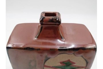 人間国宝　濱田庄司(浜田庄司)　益子焼　柿釉　丸紋　赤絵　高さ 約23cm　空間に格調高い趣を添える扁壷(花瓶、花生、花入、花器、フラワーベース、扁壺、壷、共箱付)(R-084485)