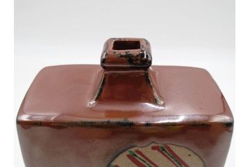 人間国宝　濱田庄司(浜田庄司)　益子焼　柿釉　丸紋　赤絵　高さ 約23cm　空間に格調高い趣を添える扁壷(花瓶、花生、花入、花器、フラワーベース、扁壺、壷、共箱付)(R-084485)