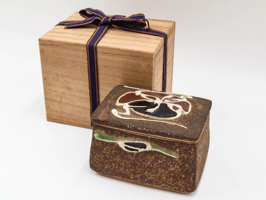 河井寛次郎　鉄釉　河井つね識箱　4.4寸　土のぬくもりと自然な色合いが調和した心安らぐ蓋物(蓋付き器、小物入れ、深鉢、深皿、和食器、陶器、四寸四分)(R-084486)