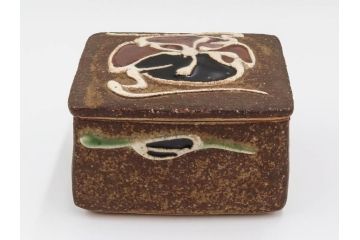 河井寛次郎　鉄釉　河井つね識箱　4.4寸　土のぬくもりと自然な色合いが調和した心安らぐ蓋物(蓋付き器、小物入れ、深鉢、深皿、和食器、陶器、四寸四分)(R-084486)