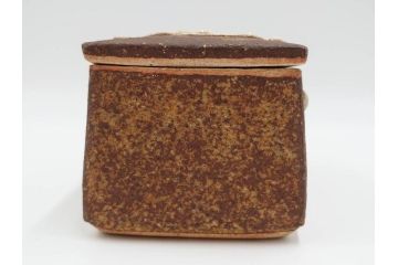 河井寛次郎　鉄釉　河井つね識箱　4.4寸　土のぬくもりと自然な色合いが調和した心安らぐ蓋物(蓋付き器、小物入れ、深鉢、深皿、和食器、陶器、四寸四分)(R-084486)