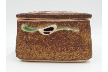 河井寛次郎　鉄釉　河井つね識箱　4.4寸　土のぬくもりと自然な色合いが調和した心安らぐ蓋物(蓋付き器、小物入れ、深鉢、深皿、和食器、陶器、四寸四分)(R-084486)