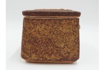 河井寛次郎　鉄釉　河井つね識箱　4.4寸　土のぬくもりと自然な色合いが調和した心安らぐ蓋物(蓋付き器、小物入れ、深鉢、深皿、和食器、陶器、四寸四分)(R-084486)