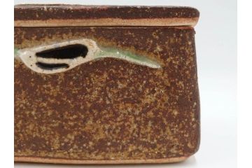 河井寛次郎　鉄釉　河井つね識箱　4.4寸　土のぬくもりと自然な色合いが調和した心安らぐ蓋物(蓋付き器、小物入れ、深鉢、深皿、和食器、陶器、四寸四分)(R-084486)