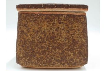 河井寛次郎　鉄釉　河井つね識箱　4.4寸　土のぬくもりと自然な色合いが調和した心安らぐ蓋物(蓋付き器、小物入れ、深鉢、深皿、和食器、陶器、四寸四分)(R-084486)