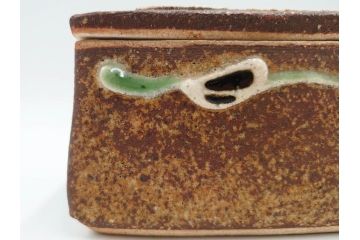 河井寛次郎　鉄釉　河井つね識箱　4.4寸　土のぬくもりと自然な色合いが調和した心安らぐ蓋物(蓋付き器、小物入れ、深鉢、深皿、和食器、陶器、四寸四分)(R-084486)