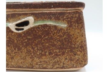 河井寛次郎　鉄釉　河井つね識箱　4.4寸　土のぬくもりと自然な色合いが調和した心安らぐ蓋物(蓋付き器、小物入れ、深鉢、深皿、和食器、陶器、四寸四分)(R-084486)