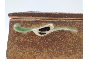 河井寛次郎　鉄釉　河井つね識箱　4.4寸　土のぬくもりと自然な色合いが調和した心安らぐ蓋物(蓋付き器、小物入れ、深鉢、深皿、和食器、陶器、四寸四分)(R-084486)